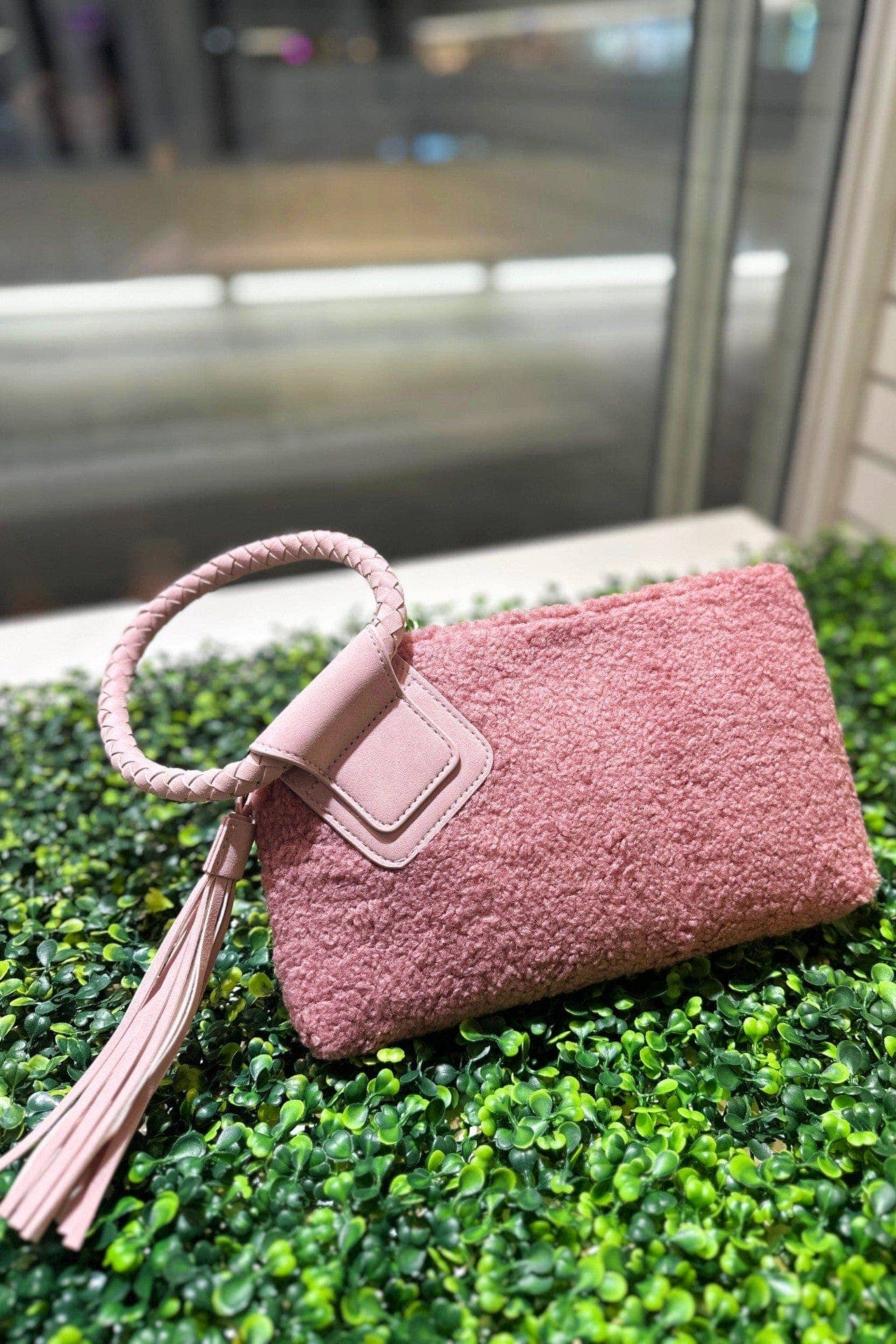 MiMi Wholesale - Wholesale Wristlet - BP204SH Sherpa Cuff Handle Tassel Wristlet/Clutch2