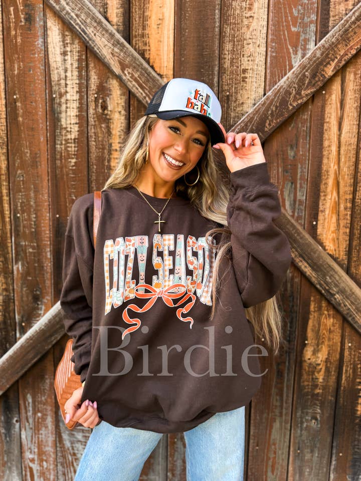 birdie - Wholesale Sweatshirt - Women's - Fall Cozy Season Brown Graphic Crewneck3