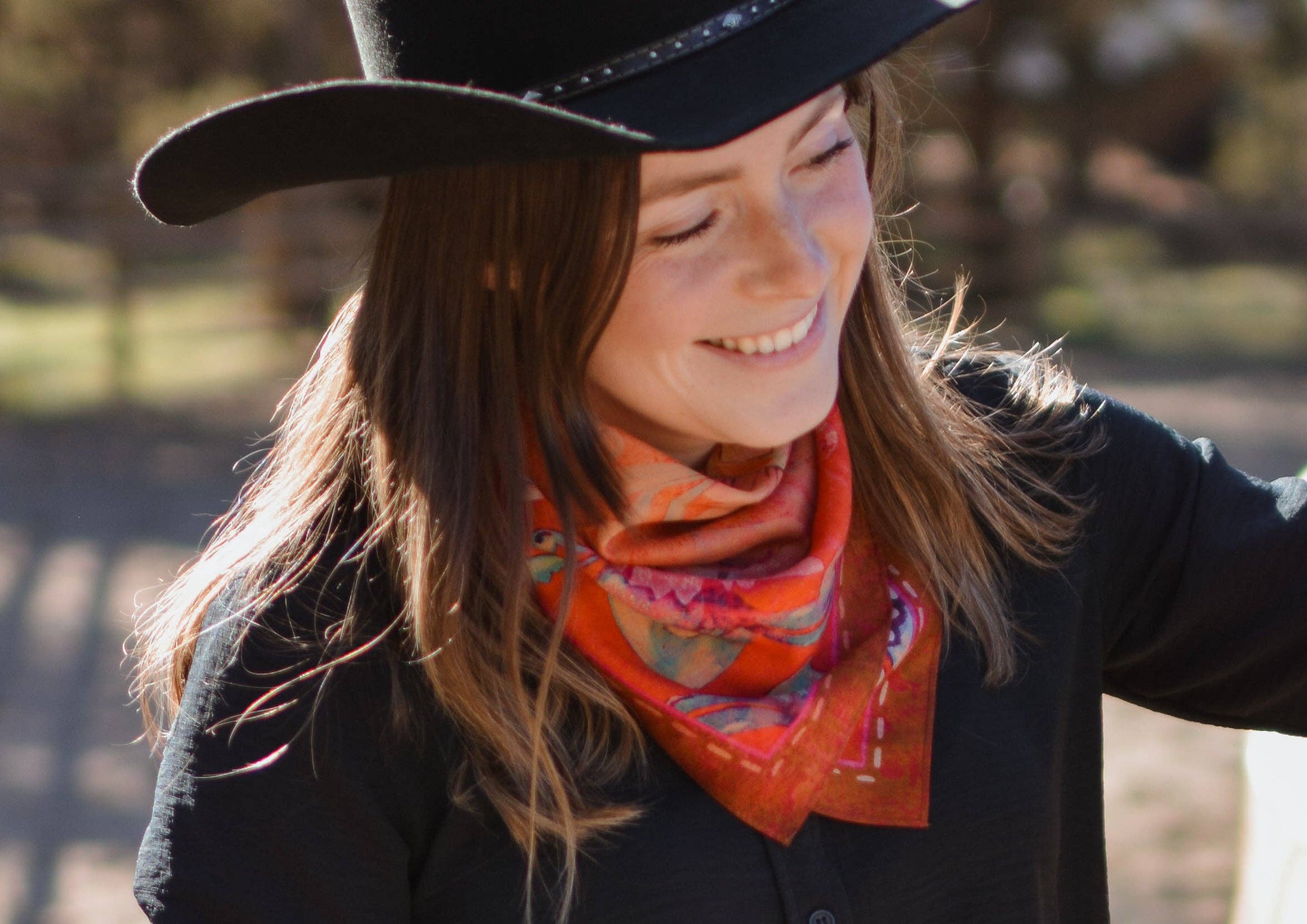 Tirzah Lane Art – wholesale Halsduk - Dam – Rost Rodeo Röd Blommig Silke Western Cowgirl Wild Rag Scarf1