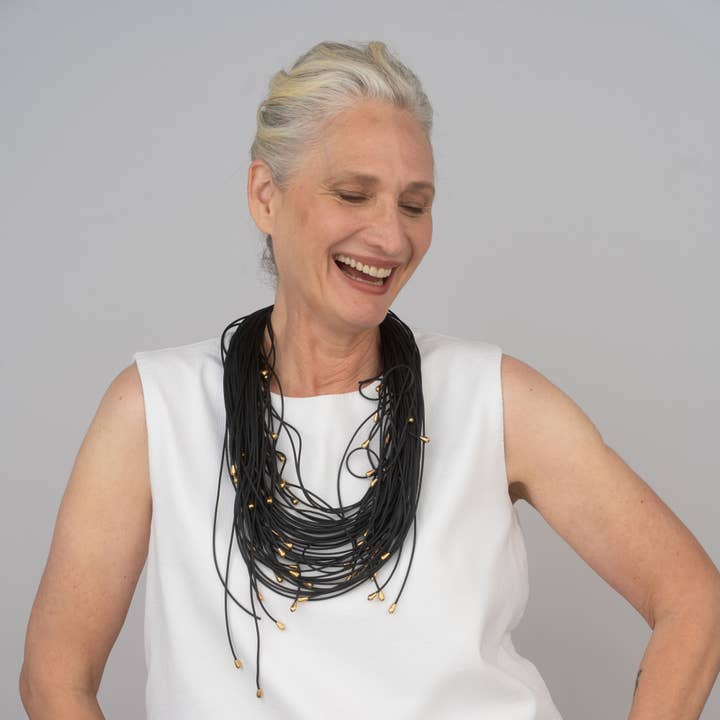 Aura Negro con Dorado para venta al por mayor de Michaela Malin