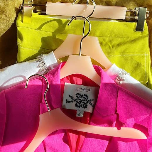 Magi Madeline - Vente Cintres - Lot de 5 cintres de luxe en lucite, rose3