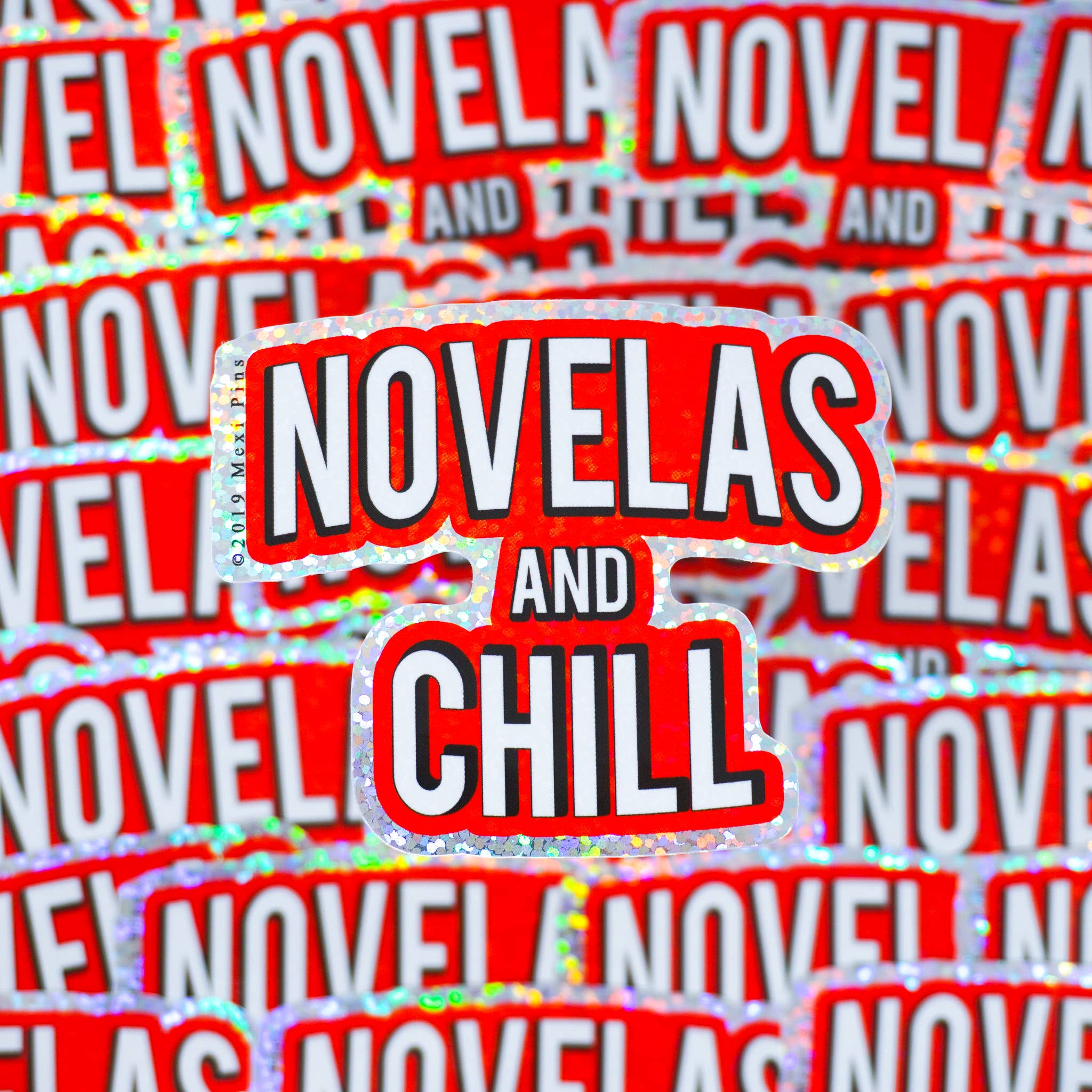 PARTIMEWORKS - Vendita all'ingrosso Adesivo - Adesivo Novelas and Chill 7,6 cm5