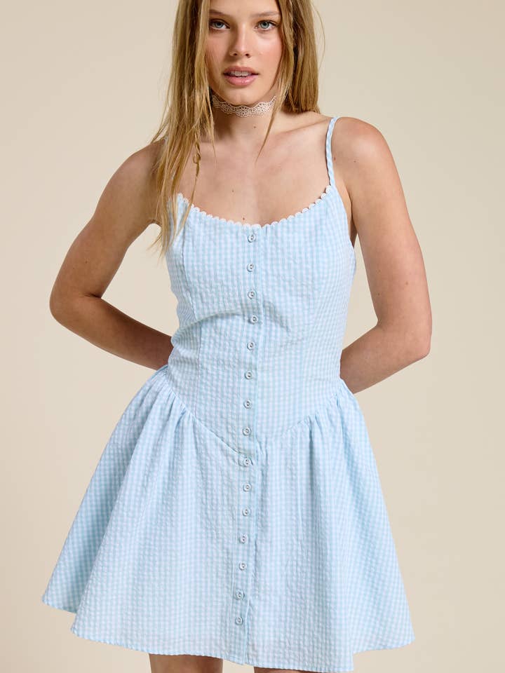 Robe courte en vichy avec bordure en dentelle pour la vente par Mimosa