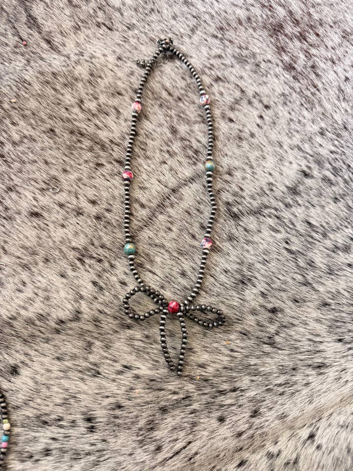 Collana Arco e Colore per la vendita all'ingrosso da parte di Delanie Nicole