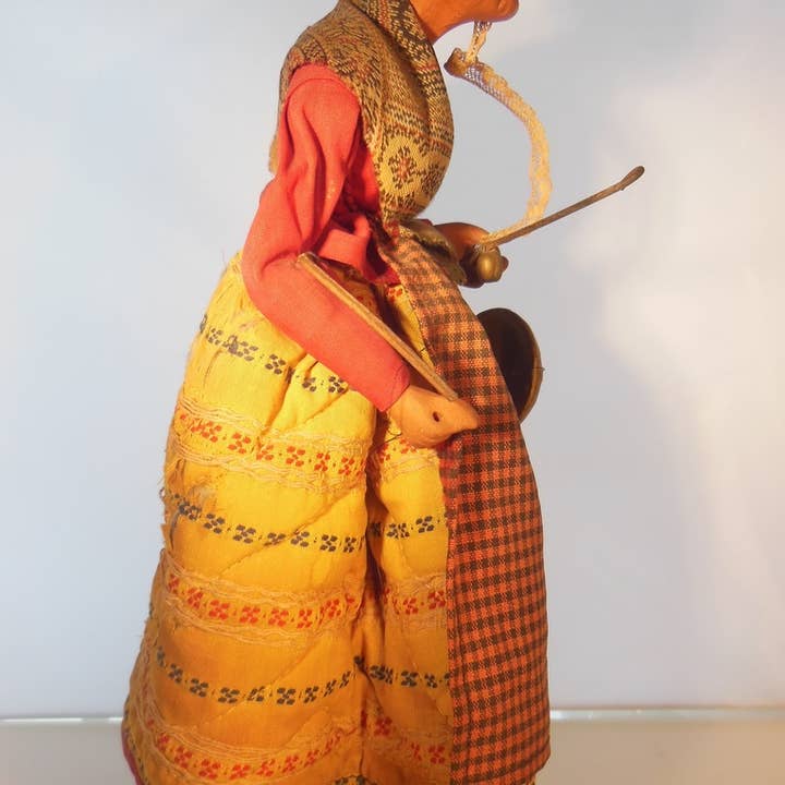 Jane A Gordon: Jewelry Art Gifts Inspiration - Vendita all'ingrosso Statuette decorative - Bambola donna anziana pre 1930 di Jouglas Depose