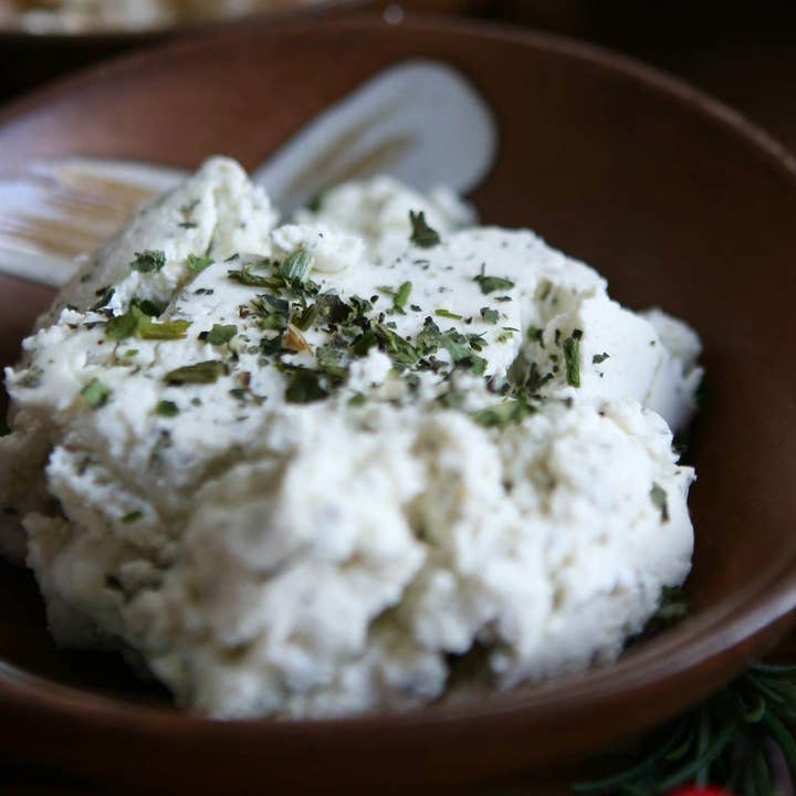 Green Dirt Farm - Wholesale Cheese - Fresh Spreadable Sheep's Milk Cheese - Garlic Herb 3.5 oz1