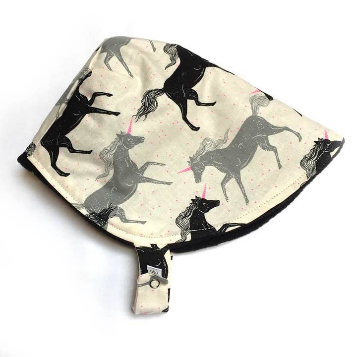 Bonnet d'hiver en Allez Briller ! (licornes) pour la vente par Urban Baby Bonnets