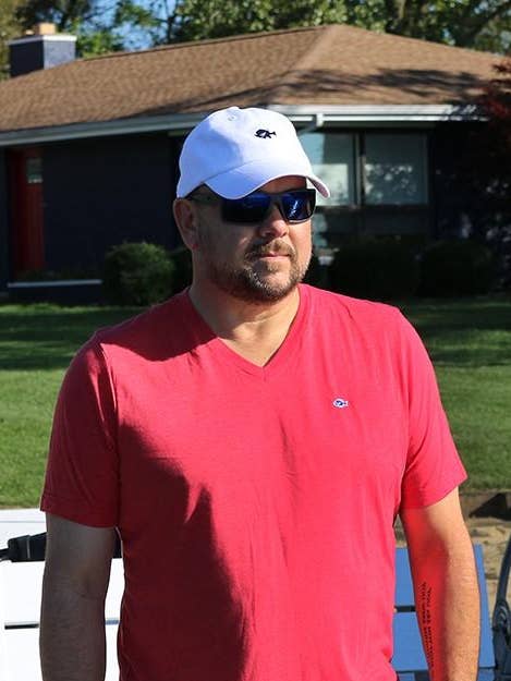 T-shirt unisexe à col en V Northern Gills pour la vente par Northern Gills