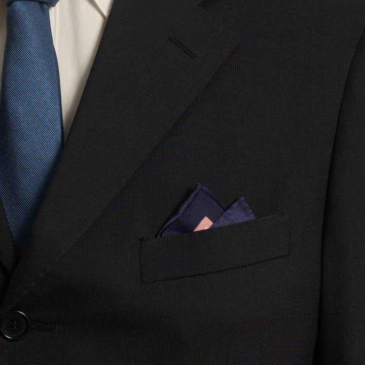 Bleu Pochette en soie à motif damier - Bleu en vente sur Faire2