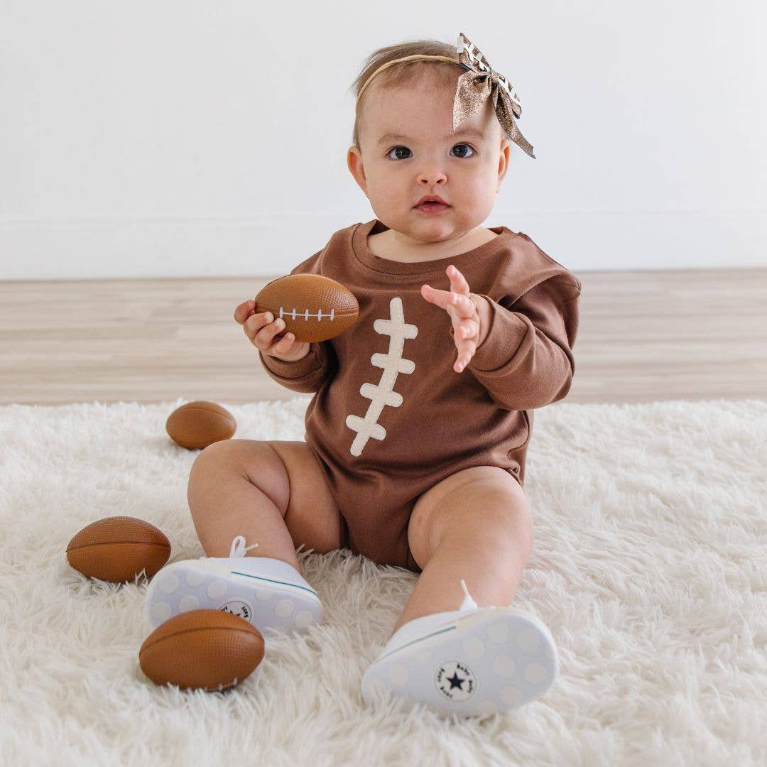 Sweet Wink – Großhandel Body (ohne Füße) – Baby – Langarm-Strampler mit Fußballspitzen-Patch - Babykleidung1