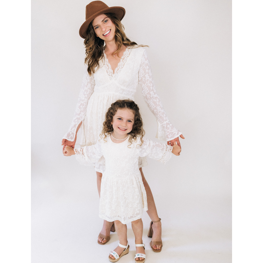 HAHA MAMA Clothing - Venta al por mayor Conjunto de mamá y bebé - Vestido Mommy & Me de encaje marfil para niño16