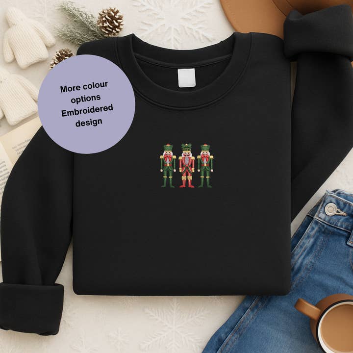 Notenkraker geborduurde kersttrui, Feestelijke sweatshirt voor wholesale door Thread and Needles Co