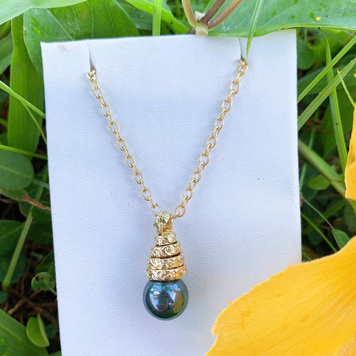 Anela's Jewelry - Wholesale Pendant/Charm Necklace - Spiral Shell Pearl: Hamilton Gold Necklace0