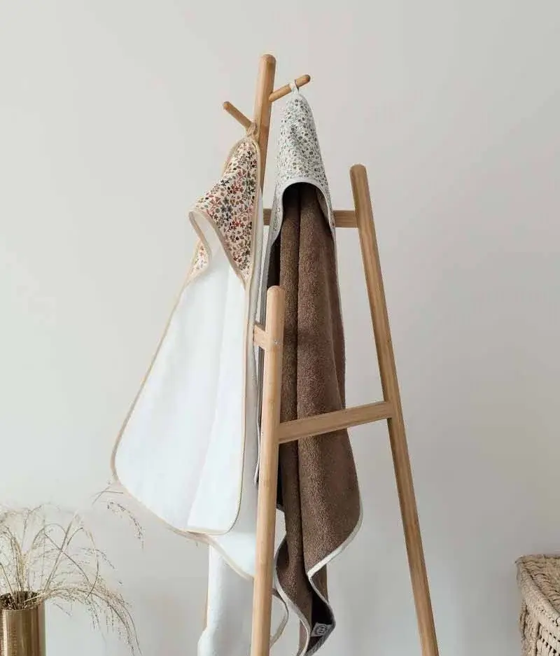 Manufacture des bébés français - Vente Sortie de bain - Enfant et bébé - Cape de Bain fleuri rose1