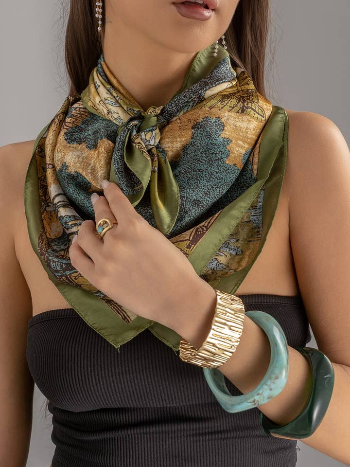 Wide rigid bangle with a chic and elegant hammered effect for wholesale by COSMOS