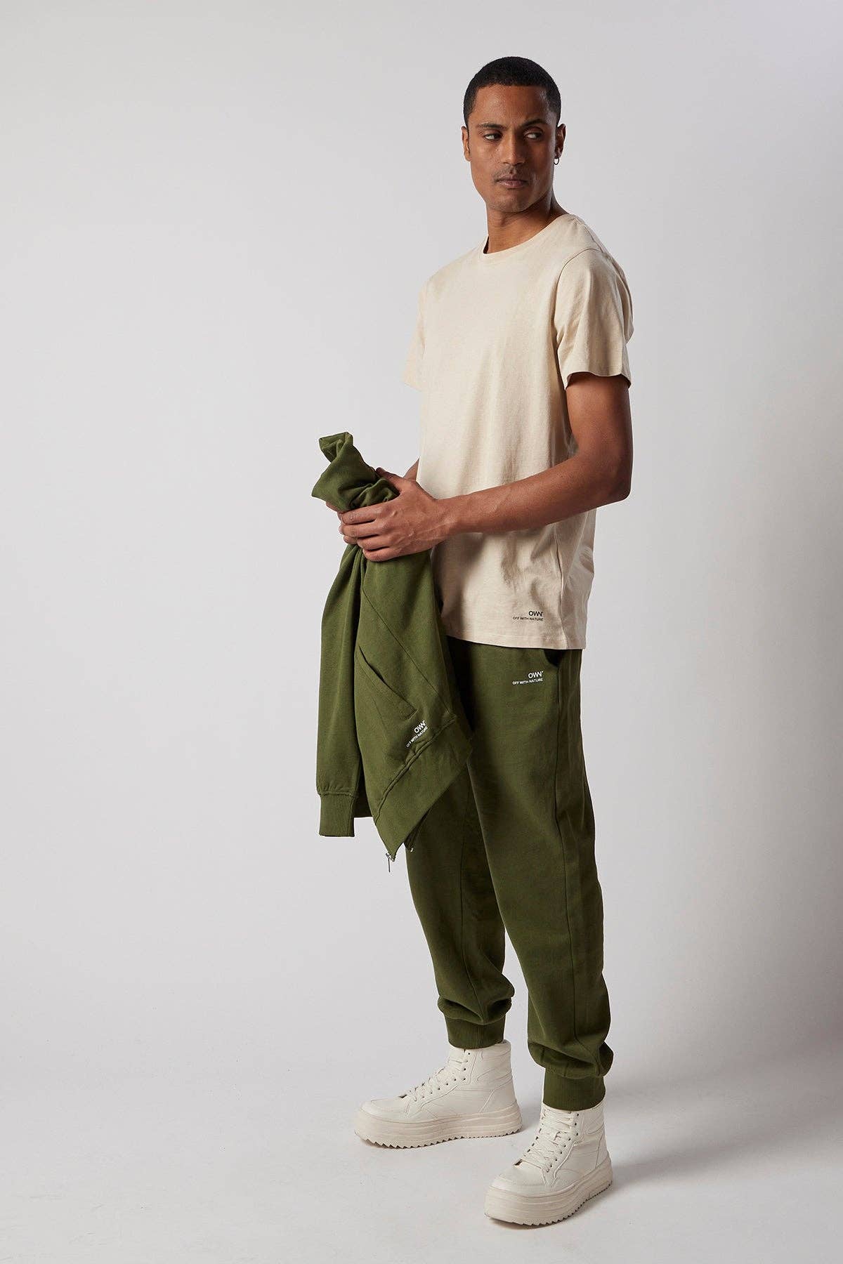 Militair groen Joggingbroeken van gecertificeerd biologisch katoen voor groothandel op Faire0