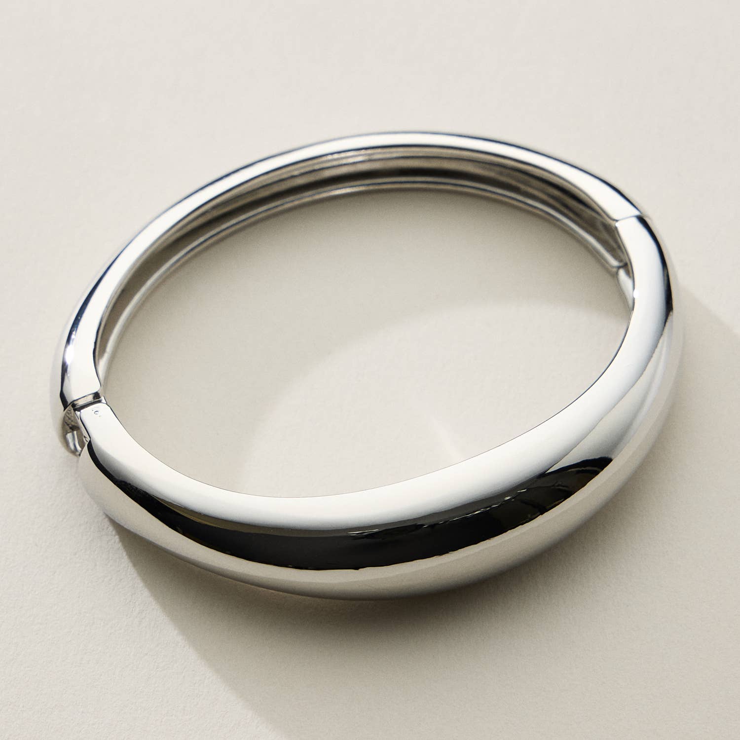 Lilla Haven - Venta al por mayor Pulseras tipo brazalete - Brazalete fino y ondulado elegante de oro de 18 quilates6