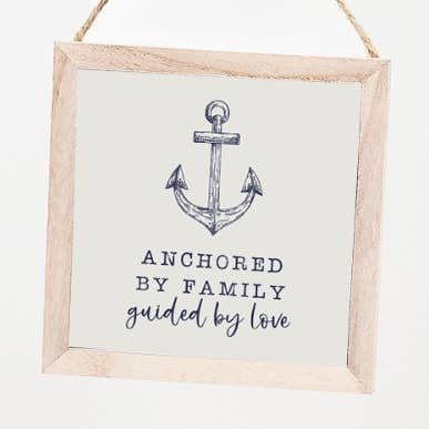 Insegna in legno "Ancorato dalla famiglia", 12 cm per la vendita all'ingrosso da parte di Gainsborough Giftware x Portland Living