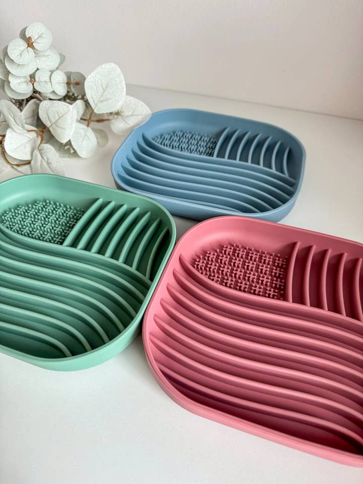 Likmat voor honden met zuignap, voeder- en slow-feed bak voor wholesale door Doggotique