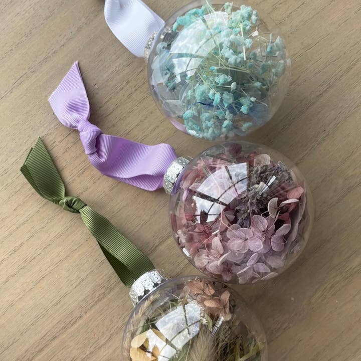 Moss and Magnolia - Wholesale Christmas Decoration - Opening Packages (Christmas Baubles)13