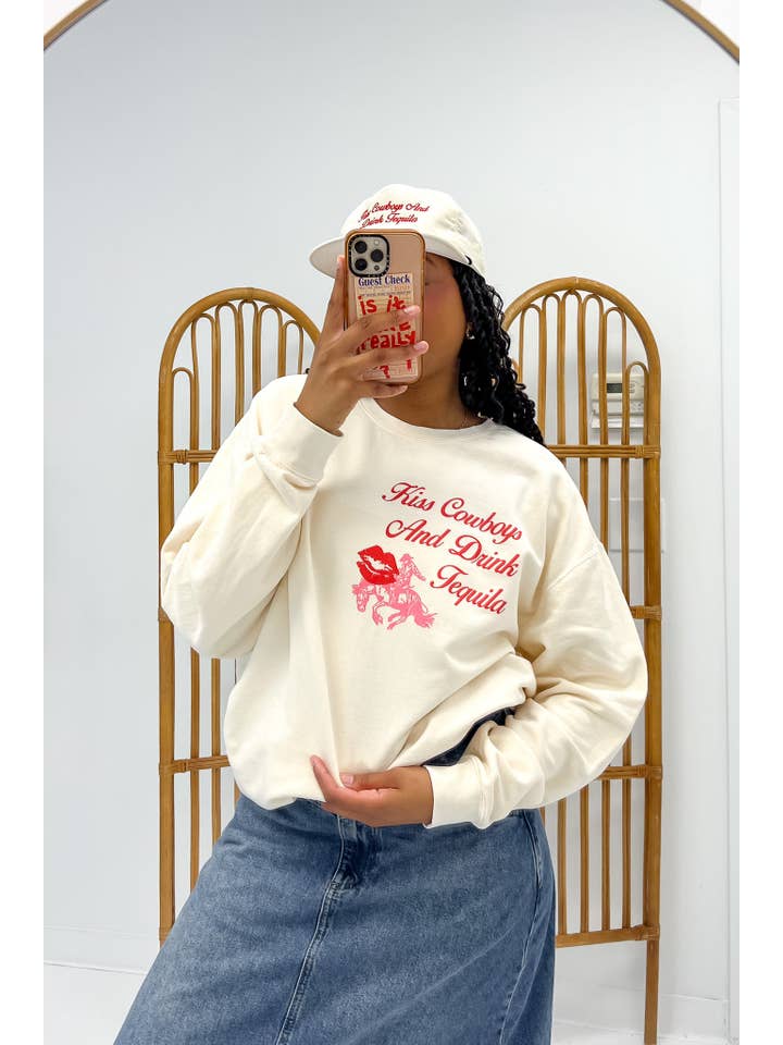 Girl Tribe Co - Vendita all'ingrosso Felpa stampata - Donna - Felpa Kiss Cowboys Drink Tequila1