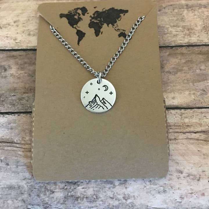 Jamie Haley Designs - Vente Colliers à pendentif - Pendentif petite montagne avec croissant de lune en couleur argent