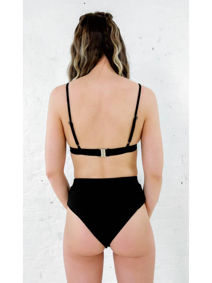 Aurora Eco-Friendly Fashion – wholesale Swim top – Women's – Zariah Traingle Bikni Top3