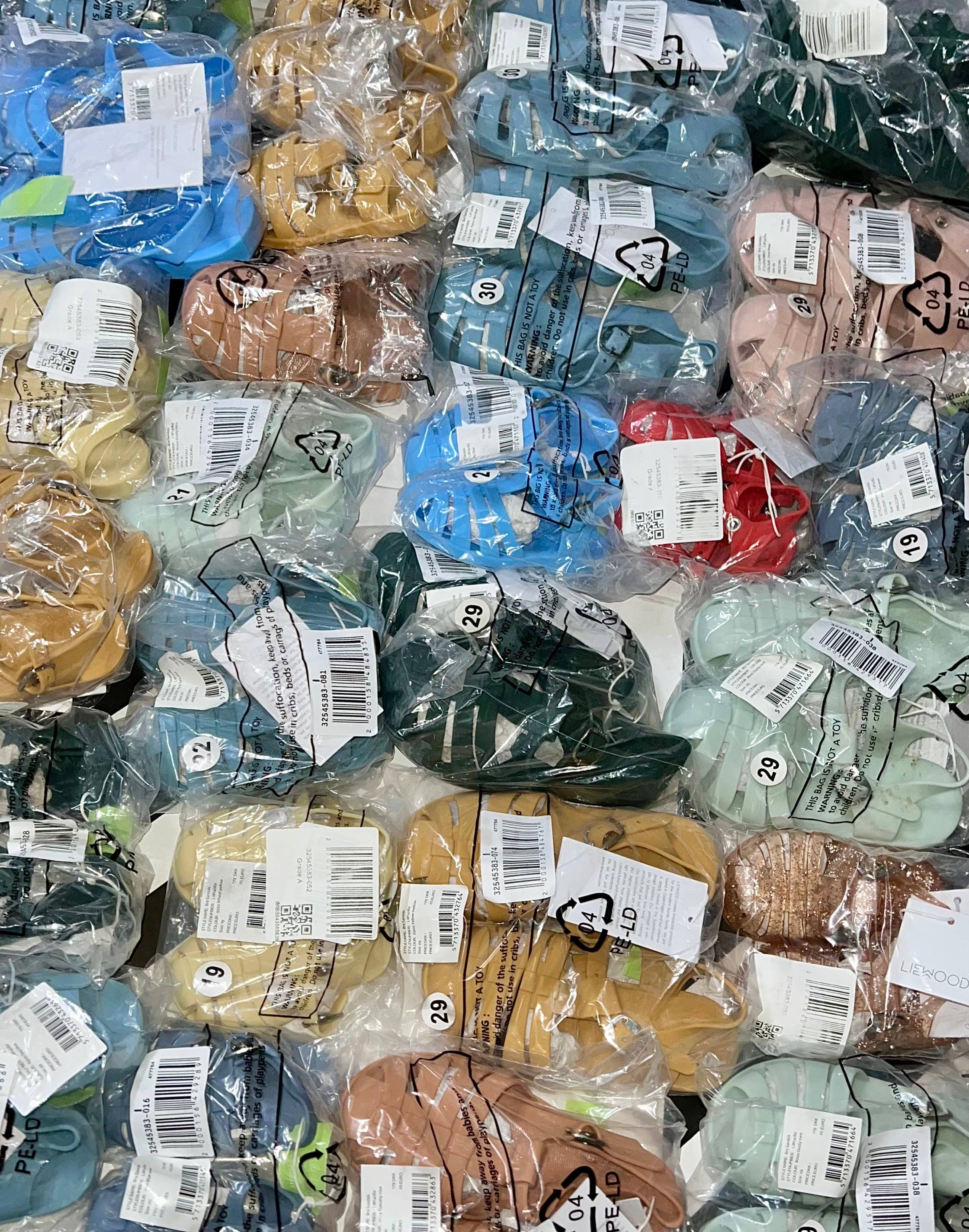 Salzmann Restwaren GmbH – wholesale Sandals – Kids – Liewood and other children's shoes sandals, water shoes, summer shoes1