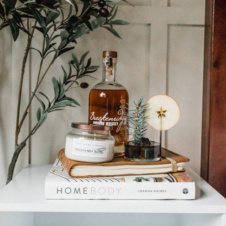 Palms, Psalms, & Prosecco - Venta al por mayor Velas en tarros - Vela de arándano, manzana, bourbon y soja1