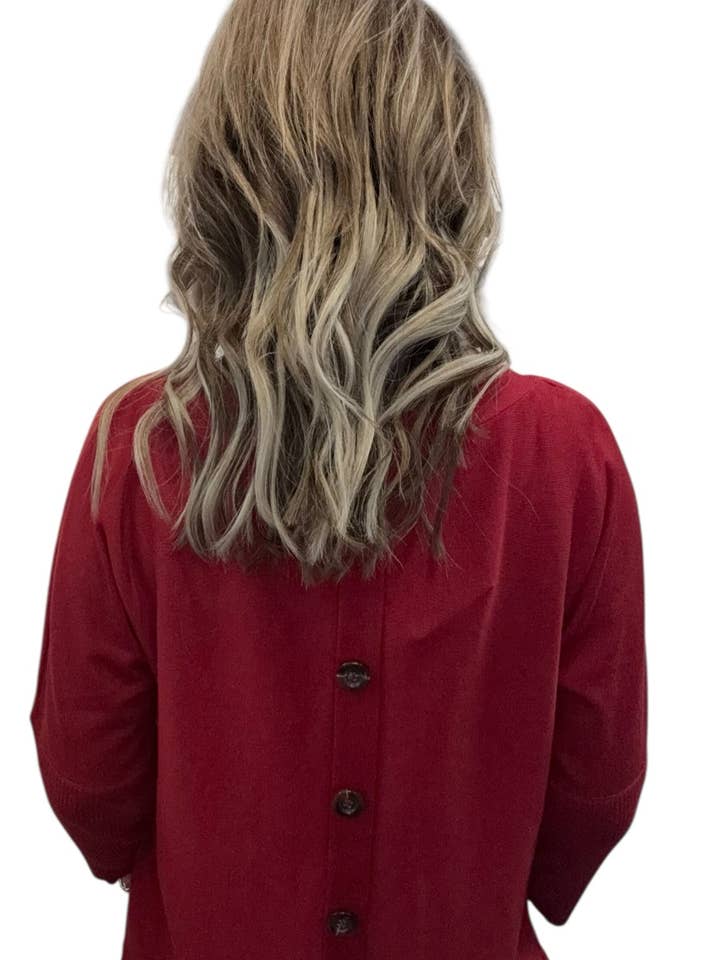 CGSW01338M-S - Scooter Rosso - Maglione con Bottoni sul Retro e Maniche a 3/4 A3590 per la vendita all'ingrosso da parte di K & C Clothing, Inc.