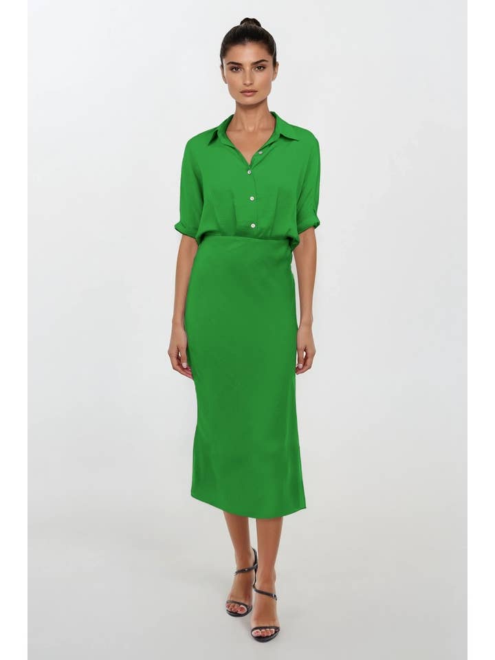 Robe chemise midi boutonnée pour la vente par Naked Zebra