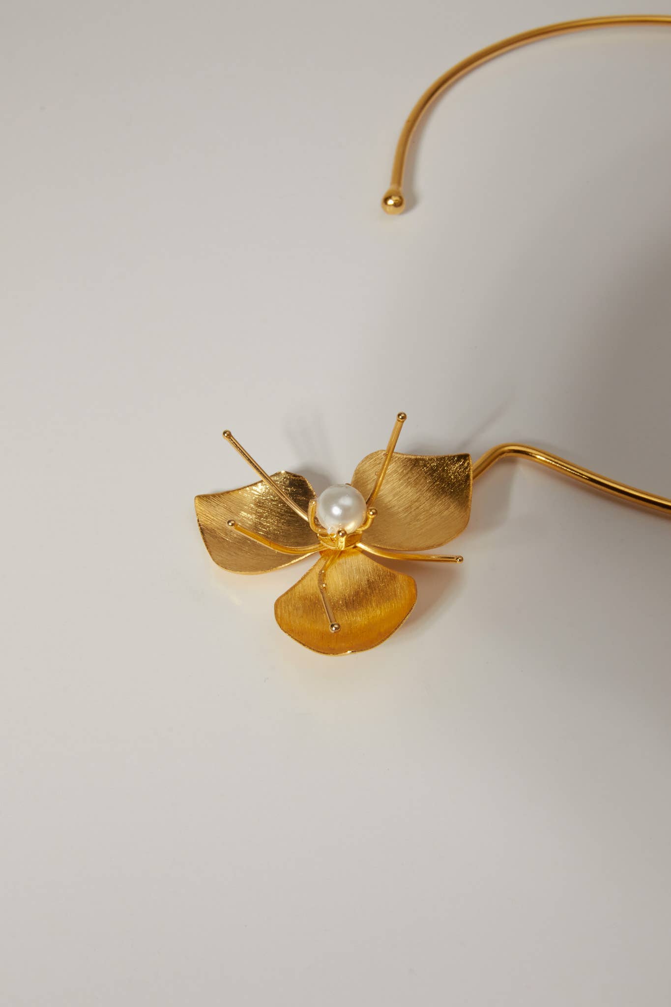 Heliconia Boutique – Großhandel Kette mit Anhänger/Charm – Perlenblumen-Halskette – Blüte & Perle, Zartes Geschenk1