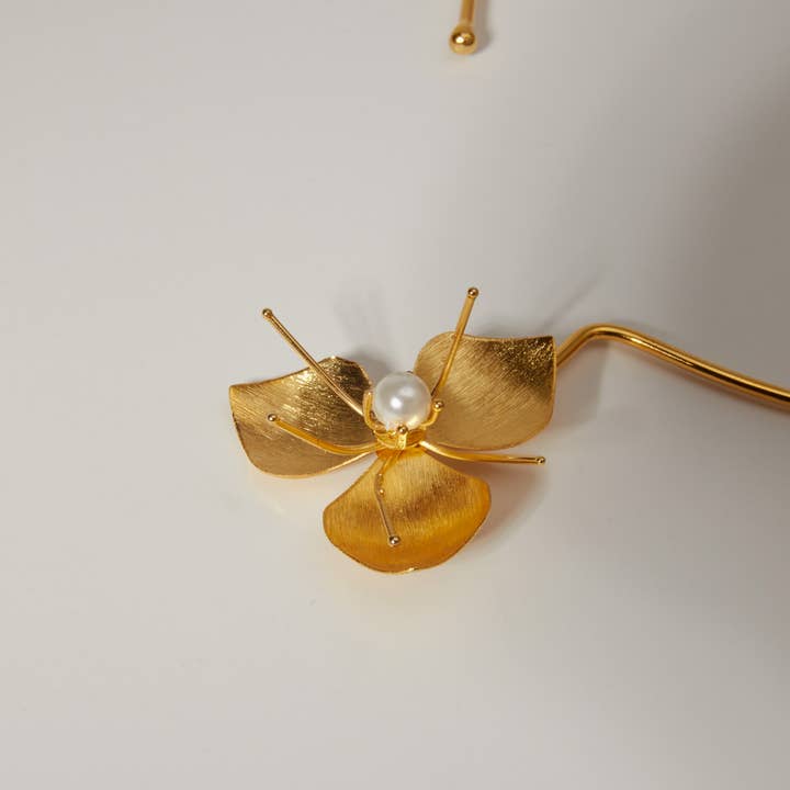 Heliconia Boutique – Großhandel Kette mit Anhänger/Charm – Perlenblumen-Halskette – Blüte & Perle, Zartes Geschenk1