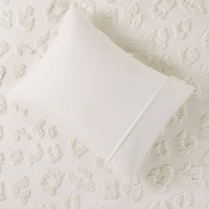 Olliix - Vente Parure de lit - Ensemble de housse de couette texturée en chenille à motifs animaux, blanc cassé4