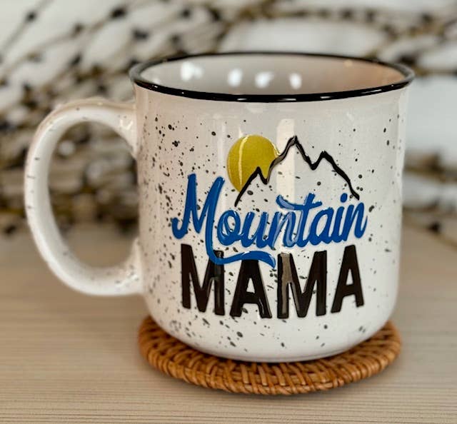 SHY Designs, LLC - Vente Tasse à café - Mug de Campfire Moucheté Mountain Mama - Tasse à Café de 15 Onces2