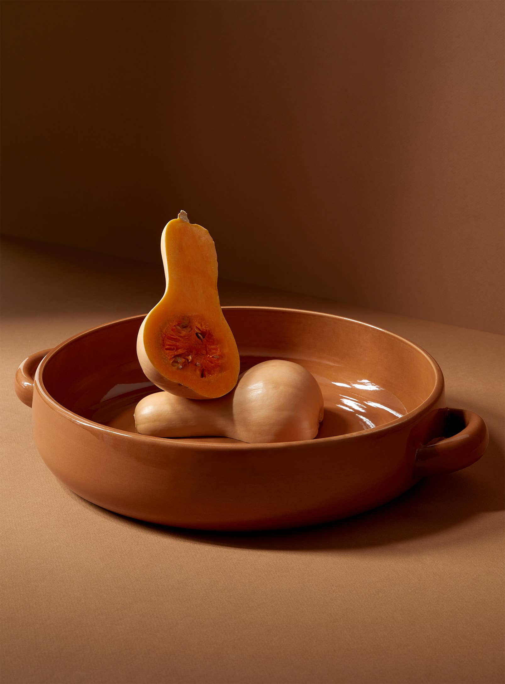 GHARYAN Stoneware & Olive Wood Tableware | Ships from USA – wholesale Serveringsfat – Stengods serveringsplatta med handtag 13,4"8