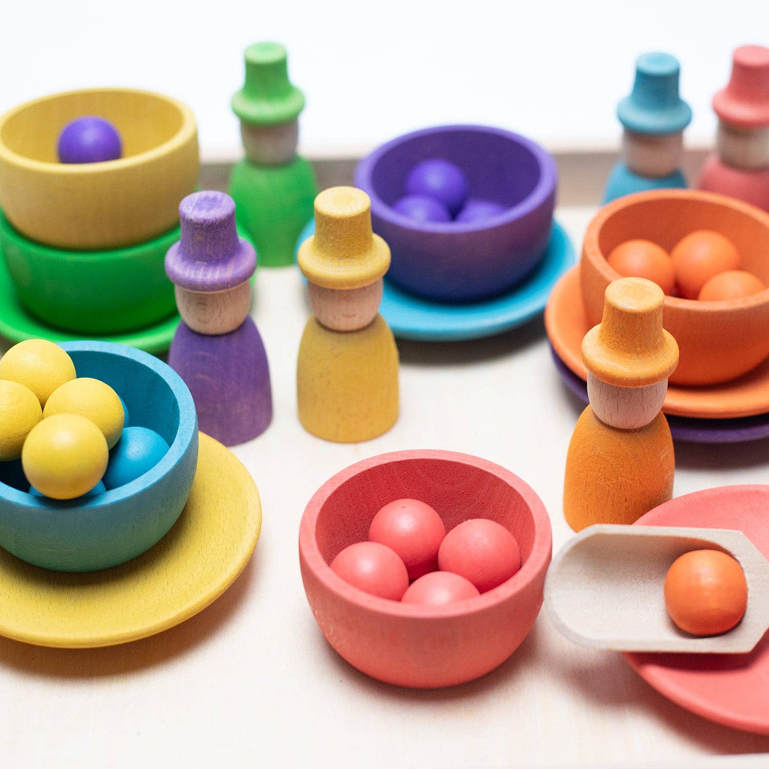 Lille Barn - Wholesale Wood Toy - Kids - Wooden toys - Colored figures, bowls, and balls on a tray4