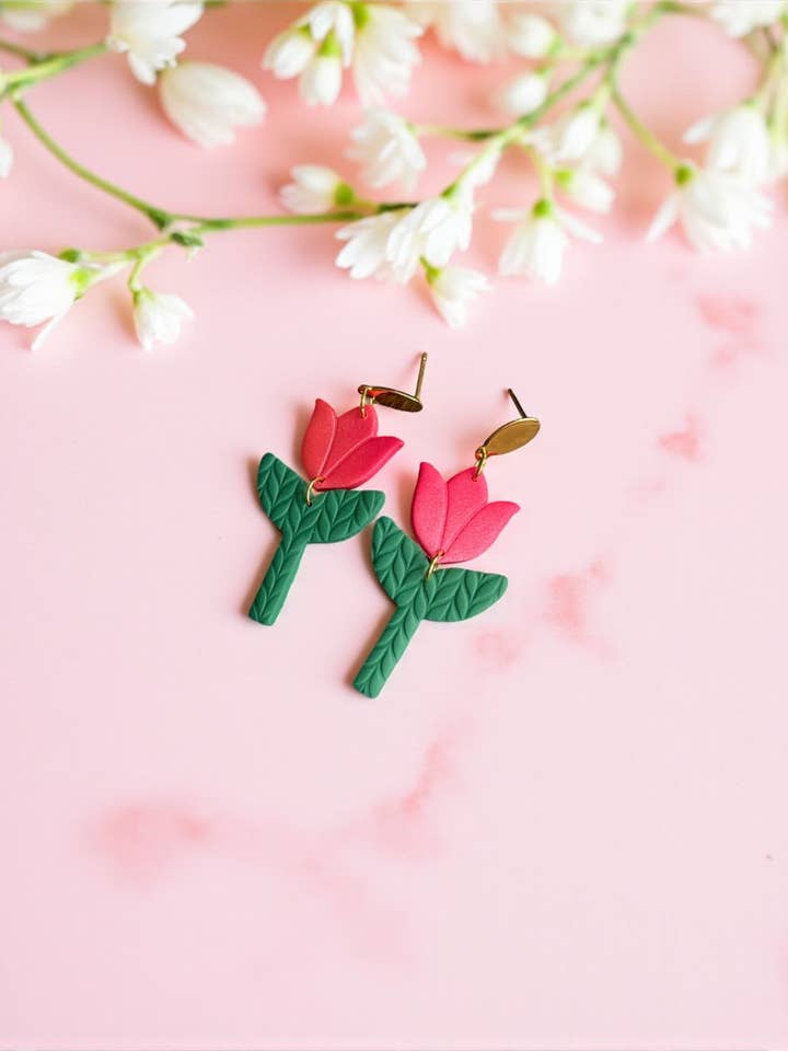 Jolies Boucles d'Oreilles Tulipe Roses pour la vente par Clay Dazing