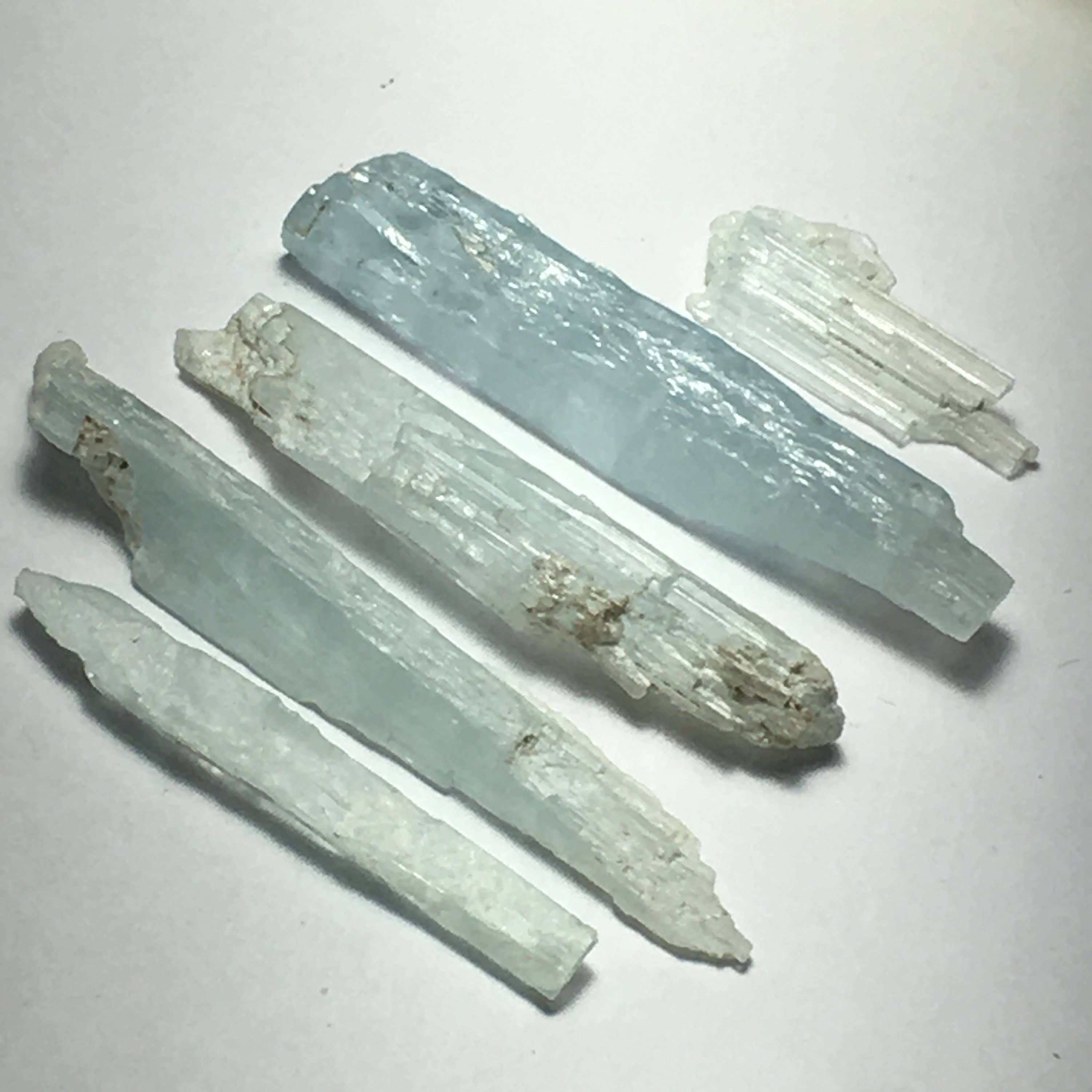 Wildheart Crystals – wholesale Andlig sten/kristall – Parti med 5 stora akvamarinkristaller1