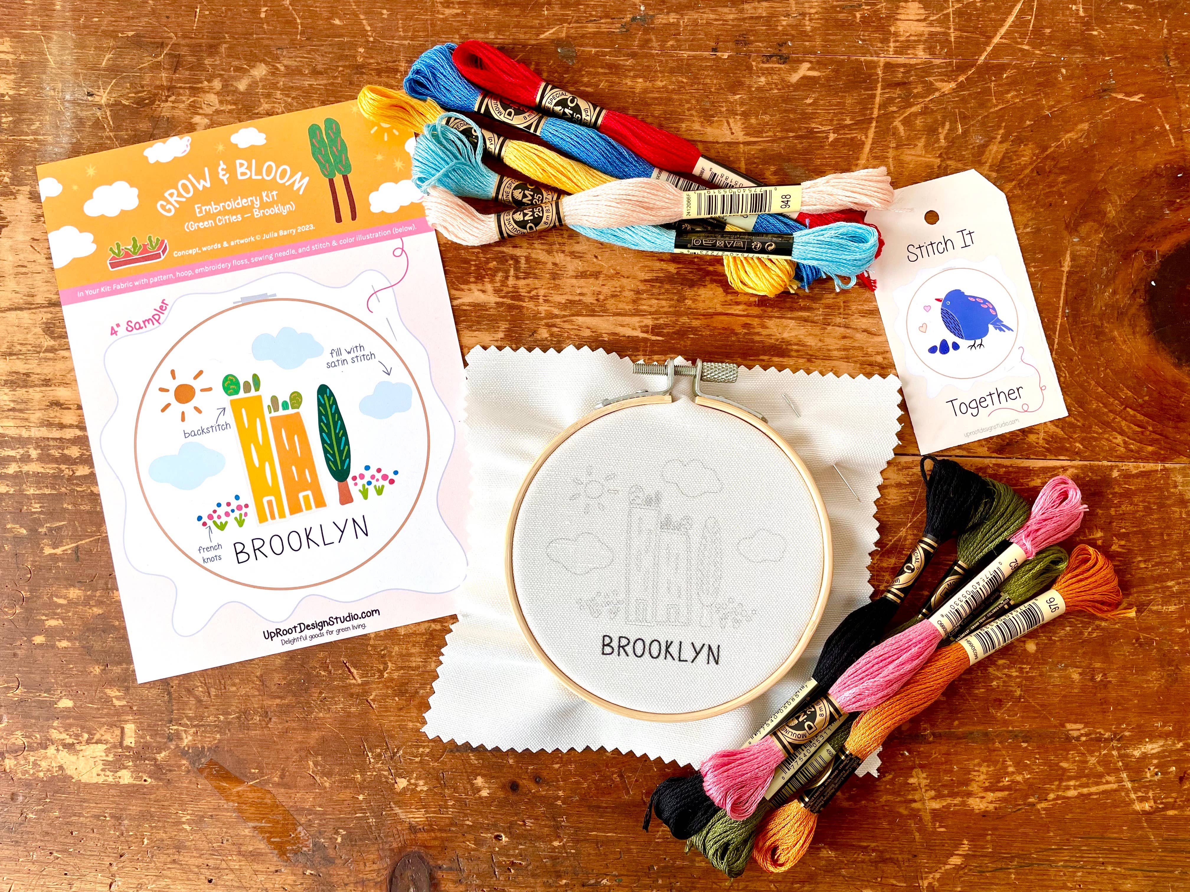 UpRoot Design Studio - Venta al por mayor Material para bordado/punto de cruz - Kit de bordado ecológico «Brooklyn-Green Cities» (Joyful Threads)5