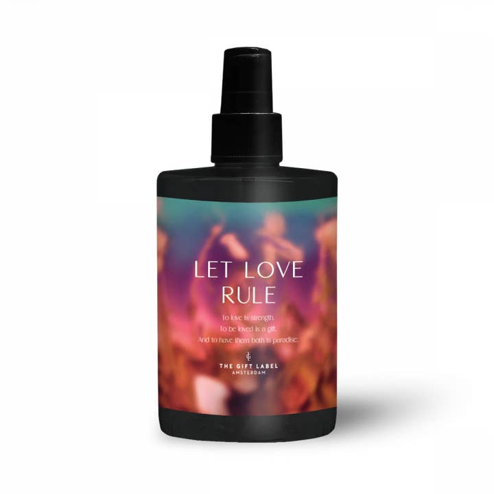 SPRAY D'AMBIANCE 300ML - HIW - QUE L'AMOUR RÈGNE FW24 pour la vente par The Gift Label