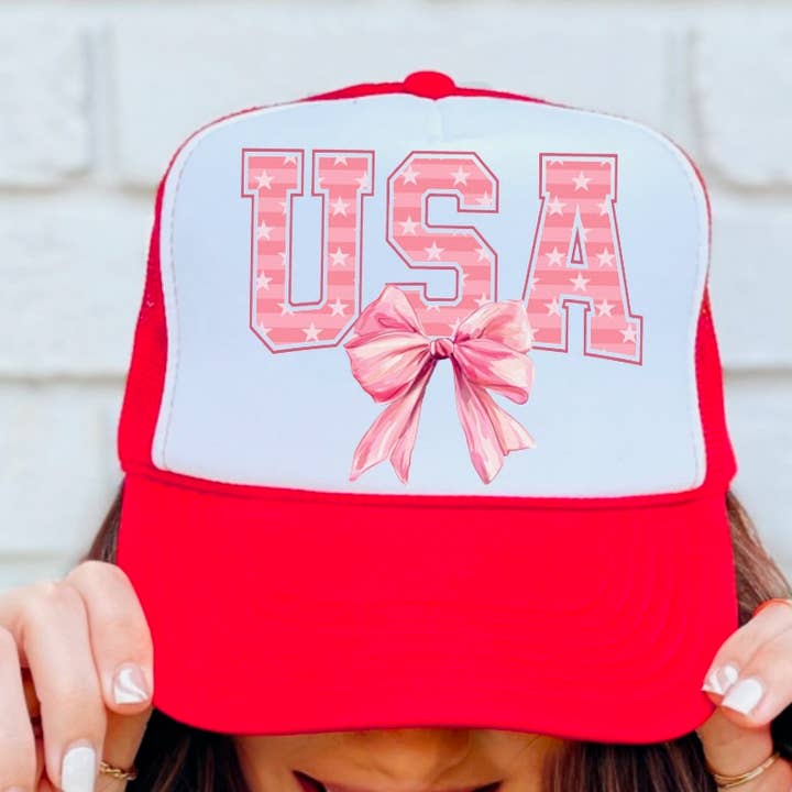 Casquette Trucker Preppy Rose USA Coquette avec Nœud 4 Juillet pour la vente par Gia Gifts Boutique