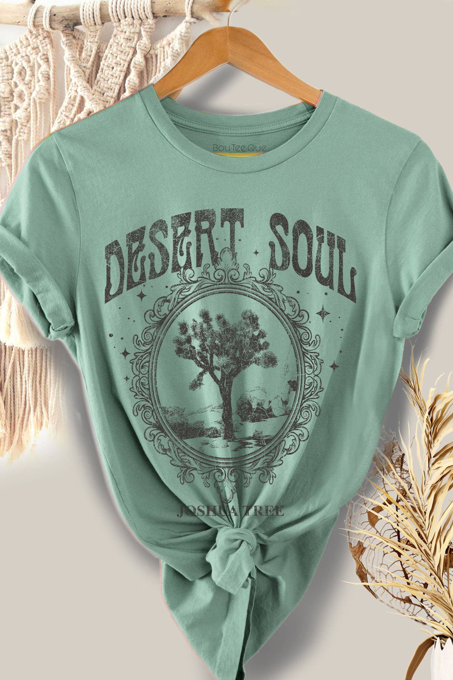 BouTeeQue Closet - Vendita all'ingrosso Maglietta serigrafata - Donna - BTJ4890 -T JOSHUA TREE, ANIMA DEL DESERTO1