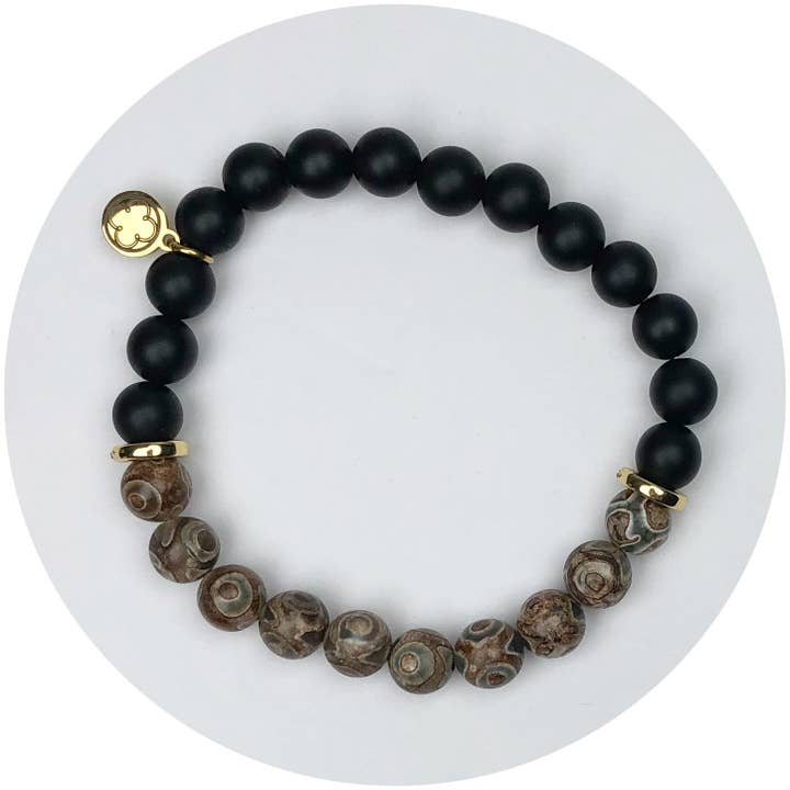 Onyx Noir Mat et Jade Œil Tibétain Tan Moitié pour la vente par Oriana Lamarca Designs