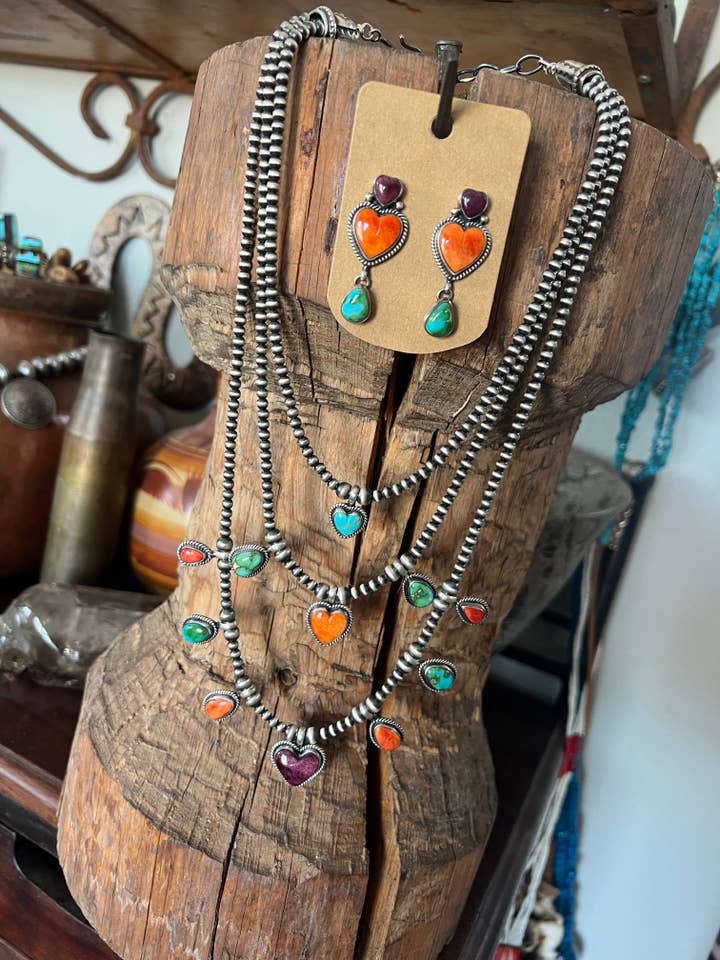 Collier Navajo Électrique Arc-en-ciel & Argent Sterling à Trois Couches de Perles Goutte & Cœur par Loretta Delgarito, 18 + 2 Pouces pour la vente par Nizhonitradersllc
