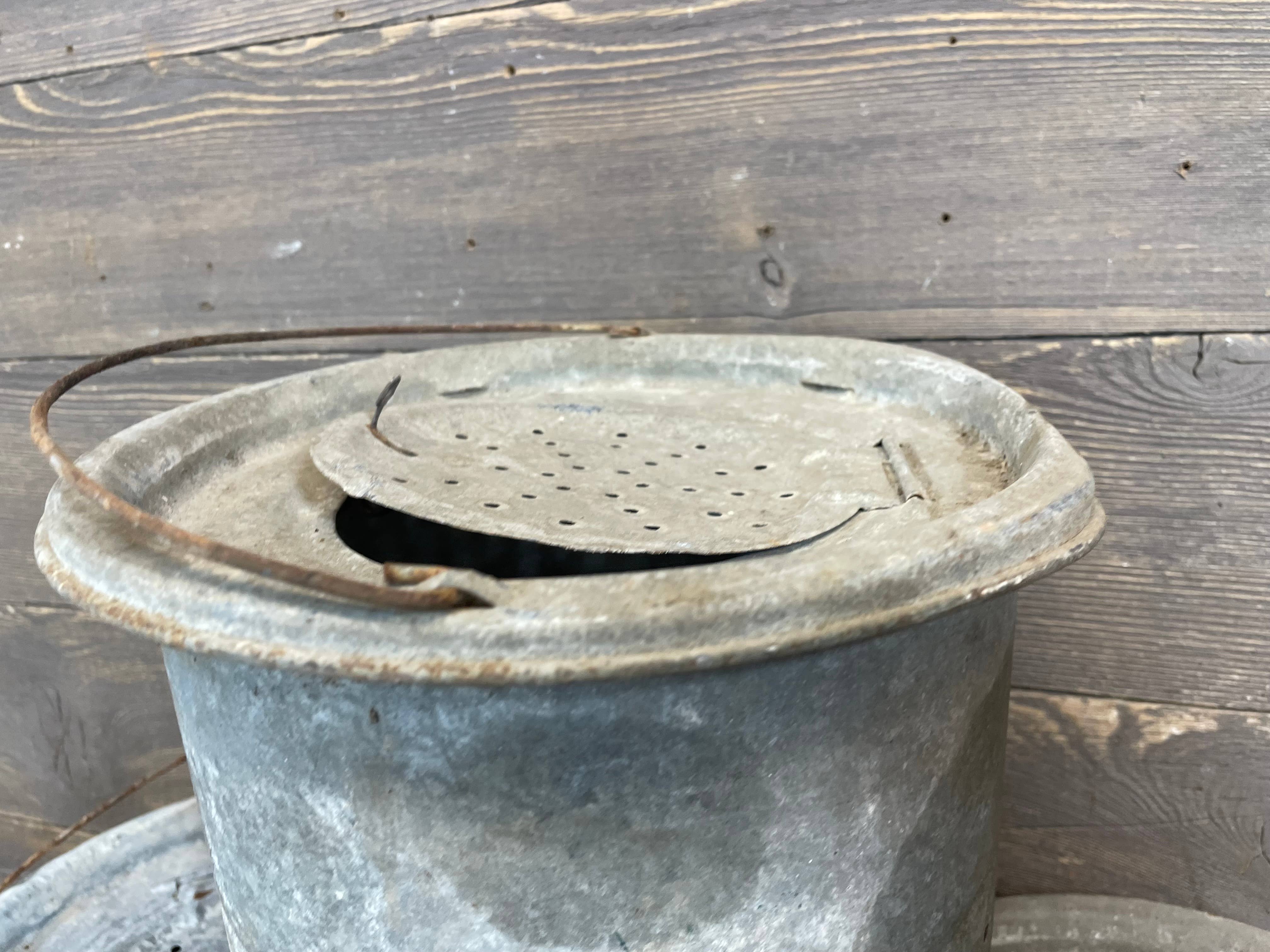 My Amigos Imports – wholesale Bucket/pail –   Vintage Metal Bait Bucket-Original-ER-Fishing Pail-Lot #34