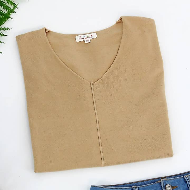 PLUS LYS STRIK V-HALS ÆRMELØS TOP MED FORRESTE SØM for engroshandel hos Sweet Generis