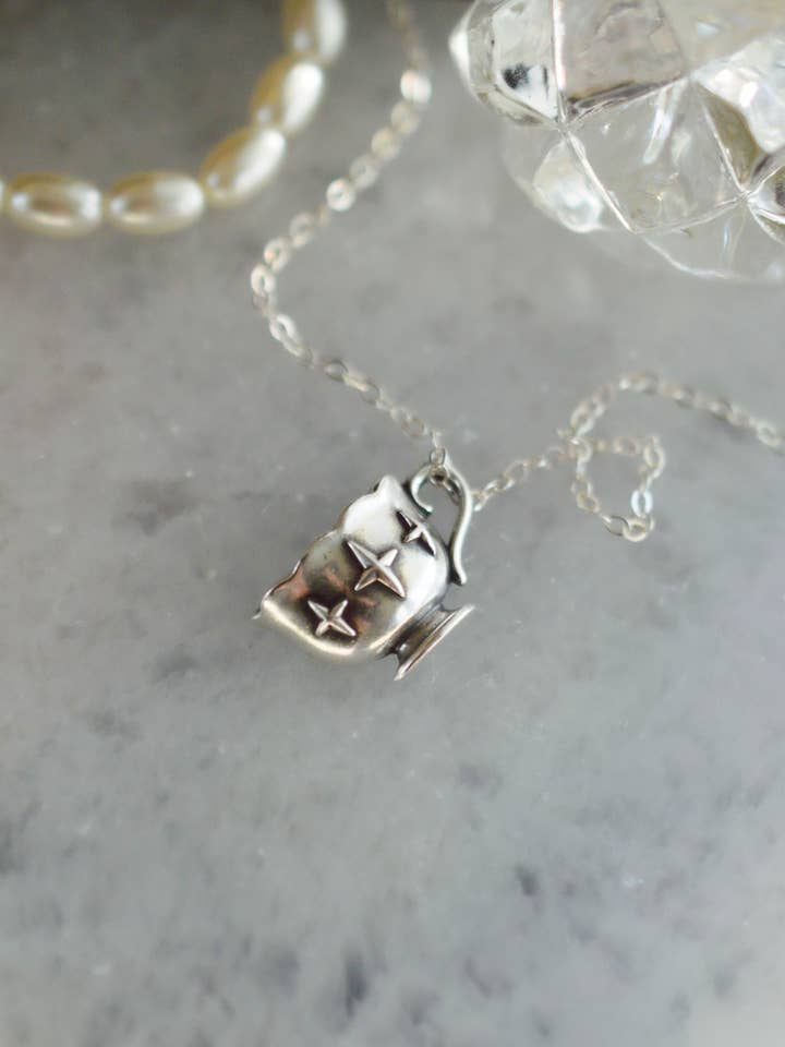 Teacup Halskette für den Großhandel von Garden Gate Jewelry