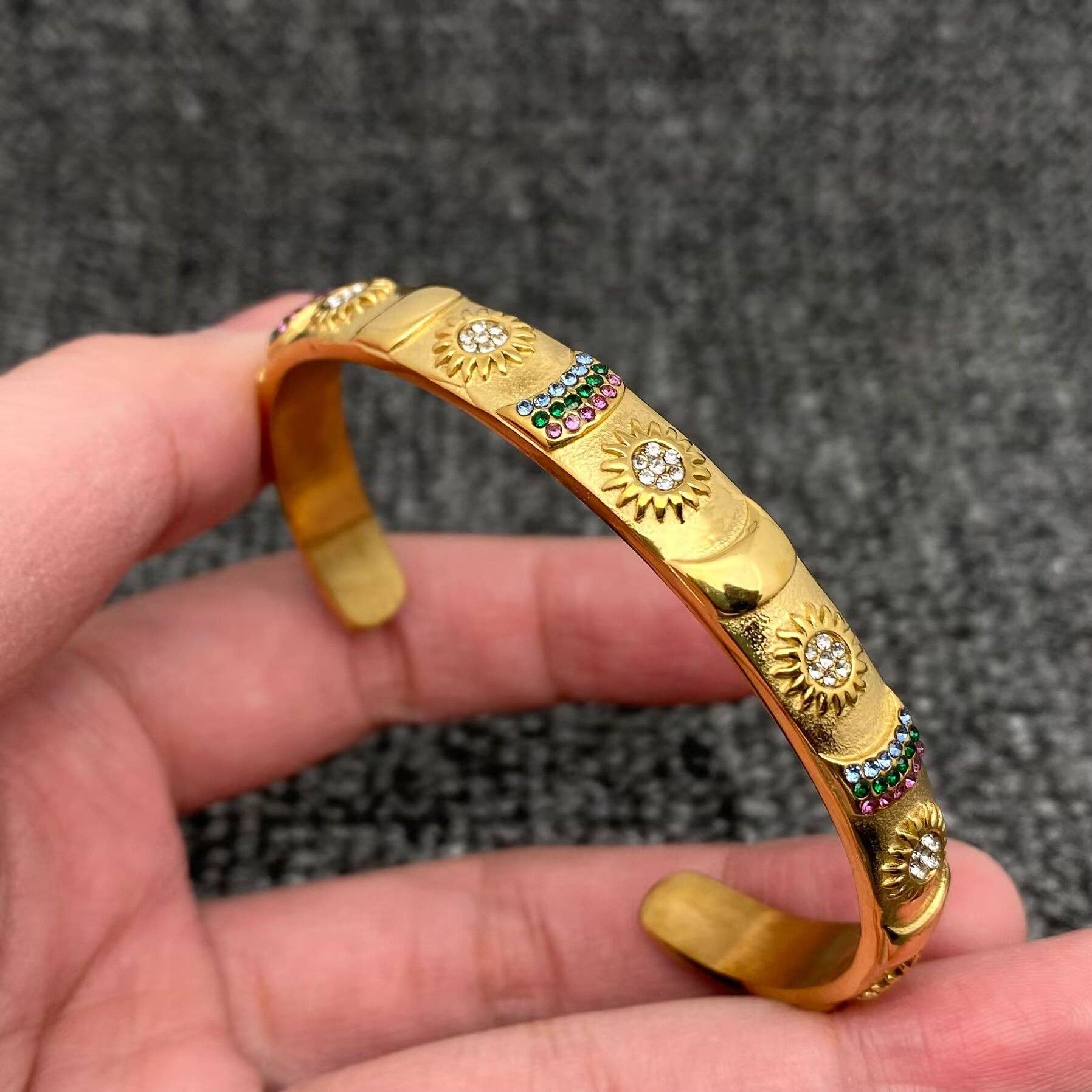 Mio Queena - Vendita all'ingrosso Bracciale a polsino - Bracciale rigido stile tarocchi in acciaio inox placcato oro 18K - FGS/MS28