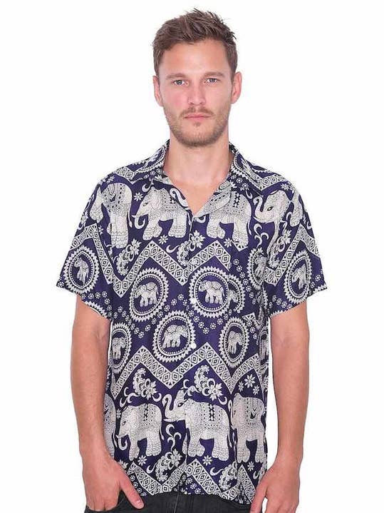 Chemise bohème boutonnée pour hommes - Imprimé éléphant pour la vente par Studio 12 Collective (previously Ethnic Lanna)